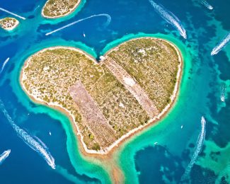 Heart,Shaped,Island,Of,Galesnjak,In,Zadar,Archipelago,Aerial,View,